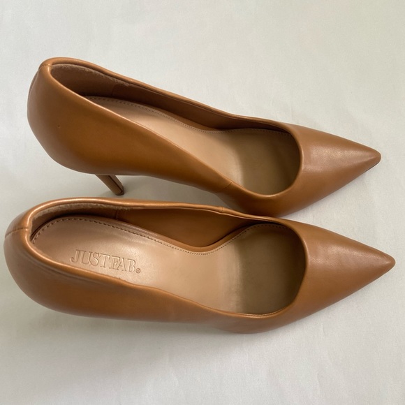 Size 10 tan 4 inch point toe heels - Picture 6 of 7